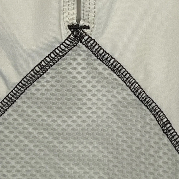 Zuda Activewear top size XS, cool comfy stretchy slits in back white gray NEW - Picture 3 of 8